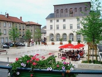 Hotel Logis Le Bourbon Yssingeaux Eksteriør bilde