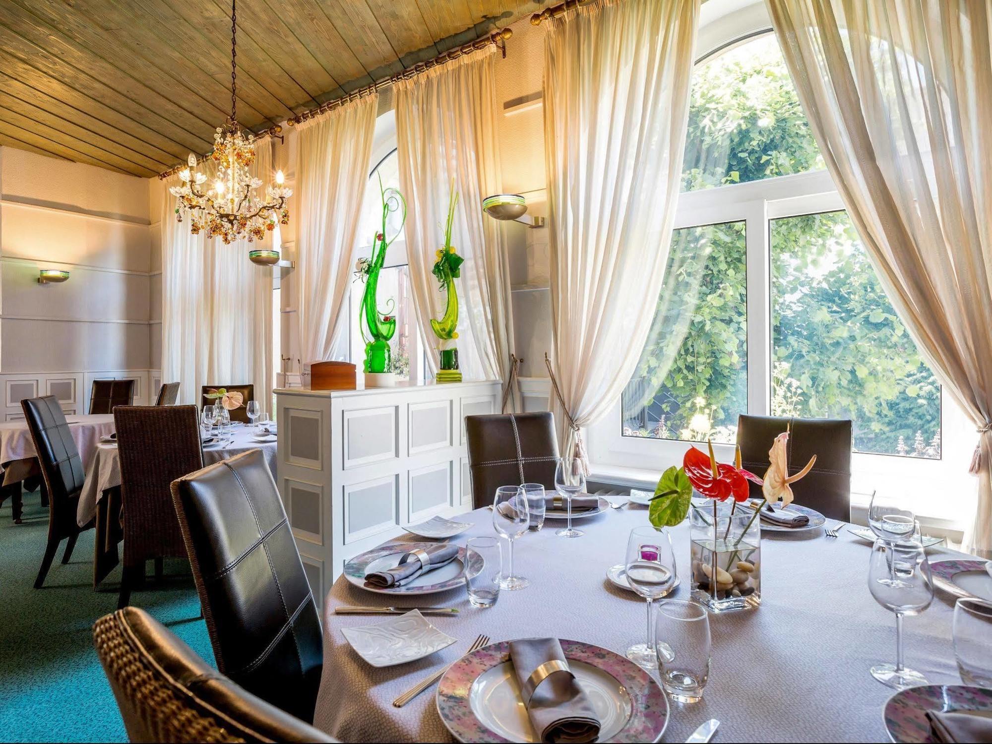 Hotel Logis Le Bourbon Yssingeaux Eksteriør bilde