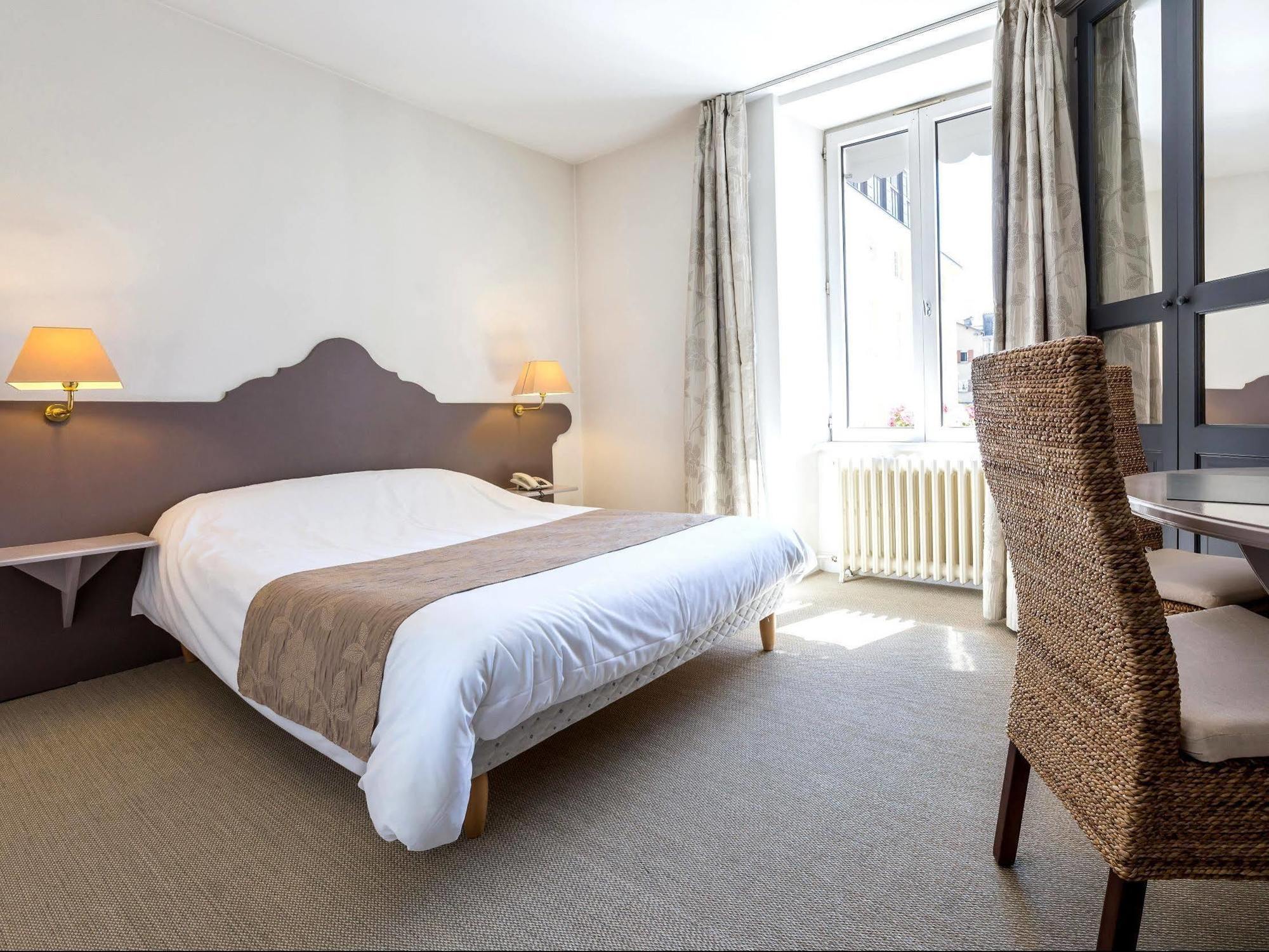 Hotel Logis Le Bourbon Yssingeaux Eksteriør bilde