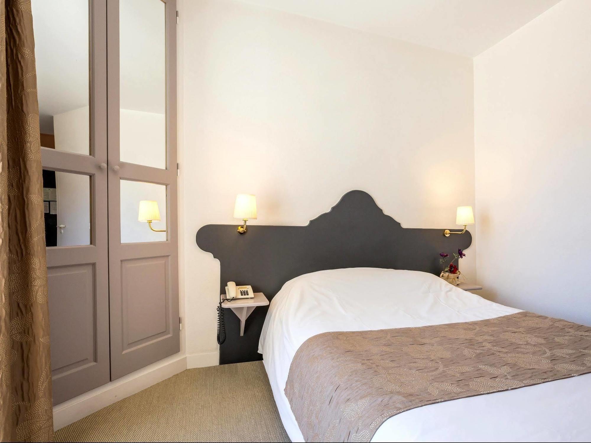 Hotel Logis Le Bourbon Yssingeaux Eksteriør bilde