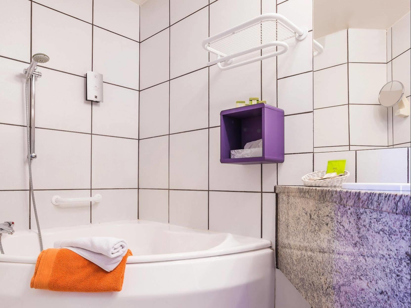 Hotel Logis Le Bourbon Yssingeaux Eksteriør bilde